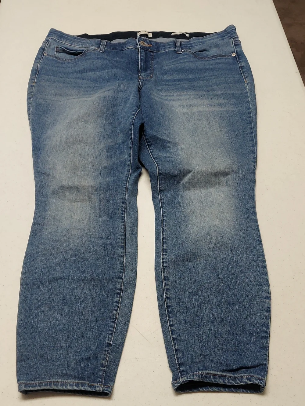 Wonderly Mid Rise 16W Skinny Jeans in Light Blue Wash